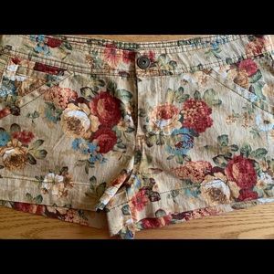 Forever 21 Floral Shorts Size 29 New without tags!